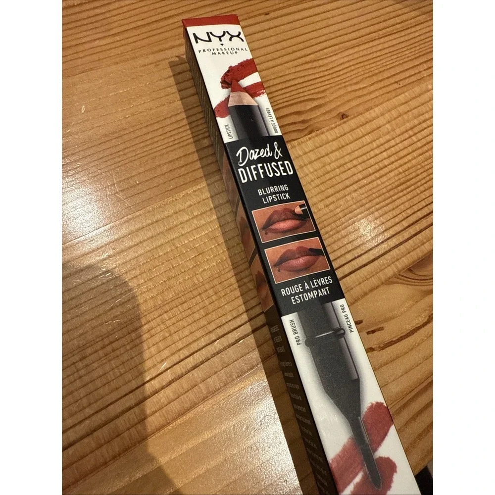 NYX Dazed & Diffused Blurring Lipstick - DDBL09 DAY DRINK NIB Box Damage‎